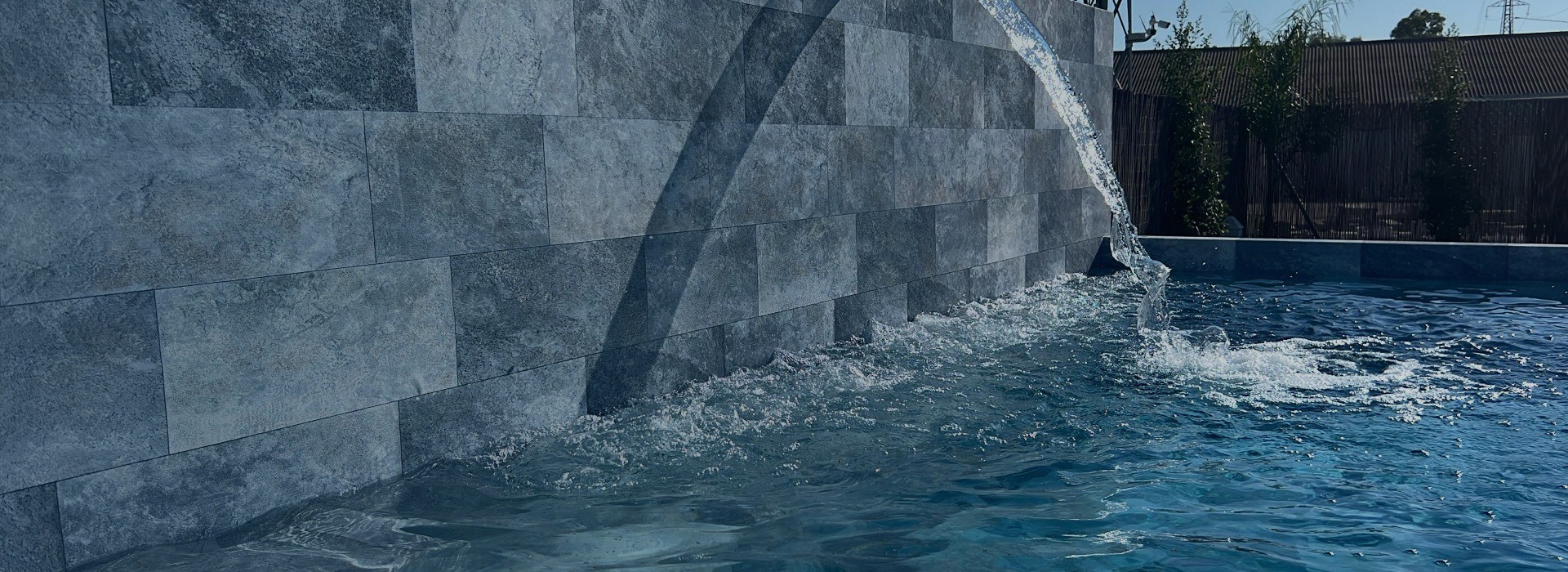Banner: Sua parceira em revestimentos para piscinas